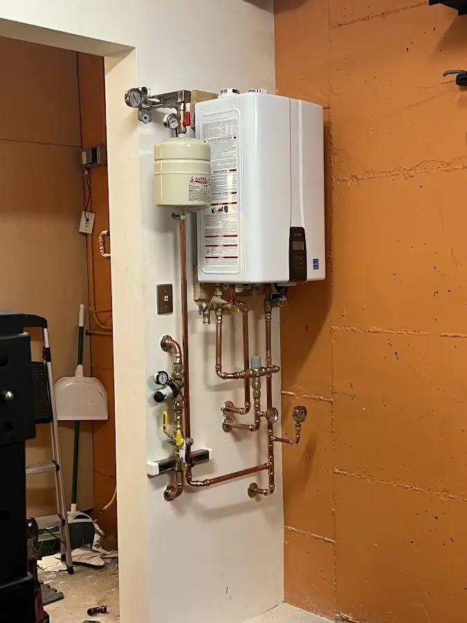 Plumbing technician inspecting water heater connections in Hawaiian Paradise Park